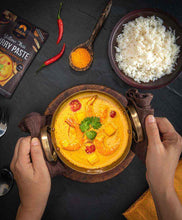 Cargar imagen en el visor de la galería, Pasta de Curry Amarillo deSiam en frasco cristal