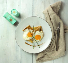 Cargar imagen en el visor de la galería, Salero con Sal de Ibiza Granito y Especias Cajun