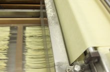 Cargar imagen en el visor de la galería, cipriani-huevo-elaboracion-pasta
