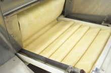 Cargar imagen en el visor de la galería, cipriani-produccion-pasta-alhuevo-venecia
